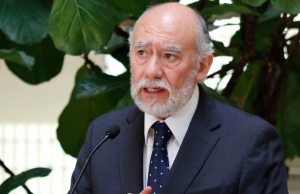 Senador Iván Flores critica plan de reconstrucción del Gobierno: “No hagamos trampitas”